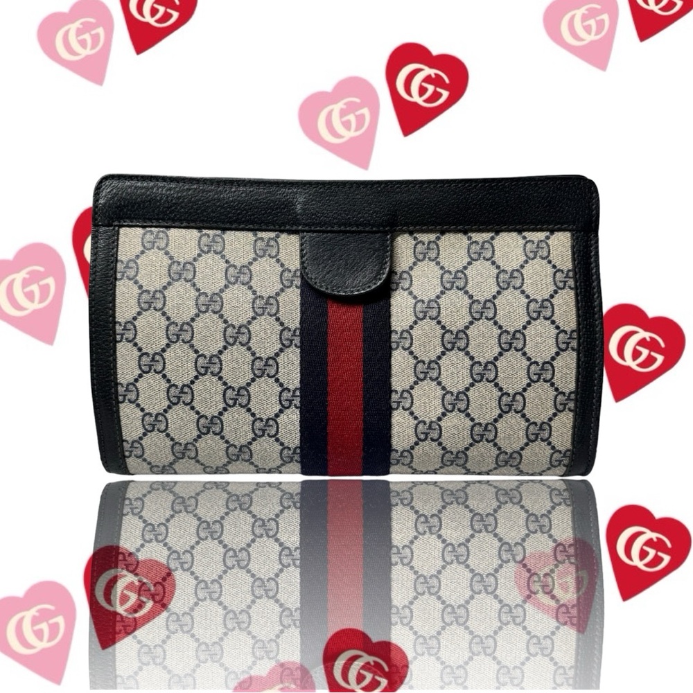 GUCCI GG monogram supreme vintage Clutch